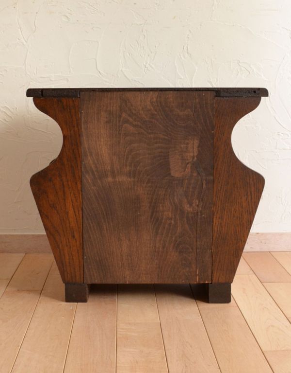 アンティーク家具　英国の小さなアンティーク家具、収納がしっかりのマガジンラック。専門の職人によってお直ししていますが、アンティークは新品ではありません。(j-1405-f)