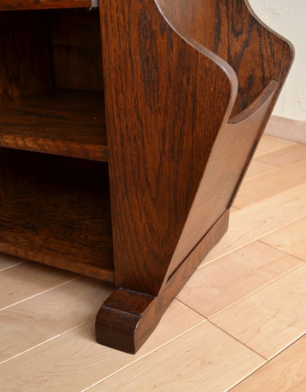 アンティーク家具　英国の小さなアンティーク家具、収納がしっかりのマガジンラック。しっかりメンテナンスしてありますのでご安心ください。(j-1405-f)