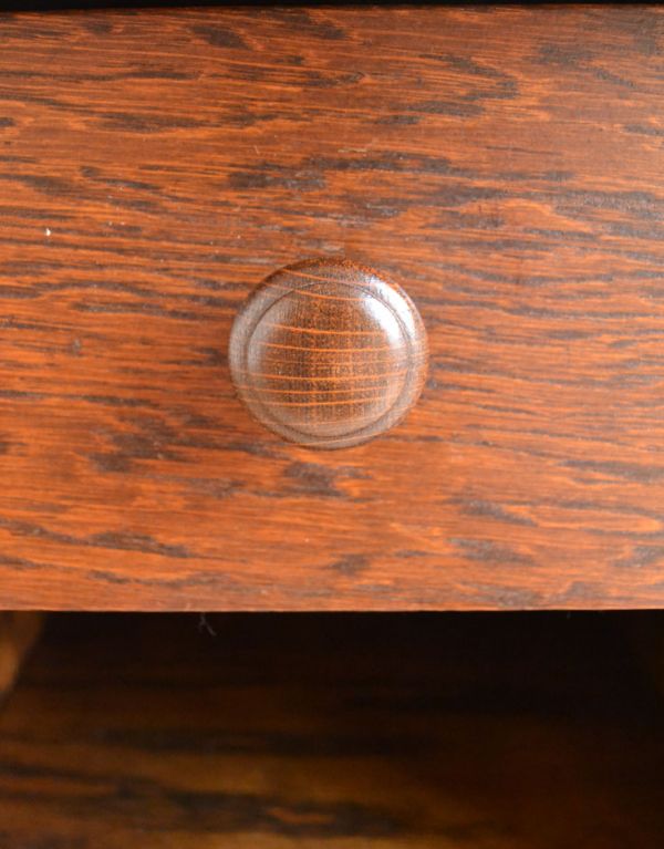 アンティーク家具　英国の小さなアンティーク家具、収納がしっかりのマガジンラック。引き出しの取っ手です。(j-1405-f)