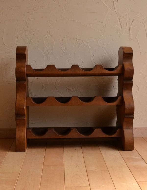 めずらしい家具 アンティーク家具 おしゃれなアンティーク家具、ワインボトルの収納にボトルラック。木の質感を感じながら使えます。(j-1406-f)