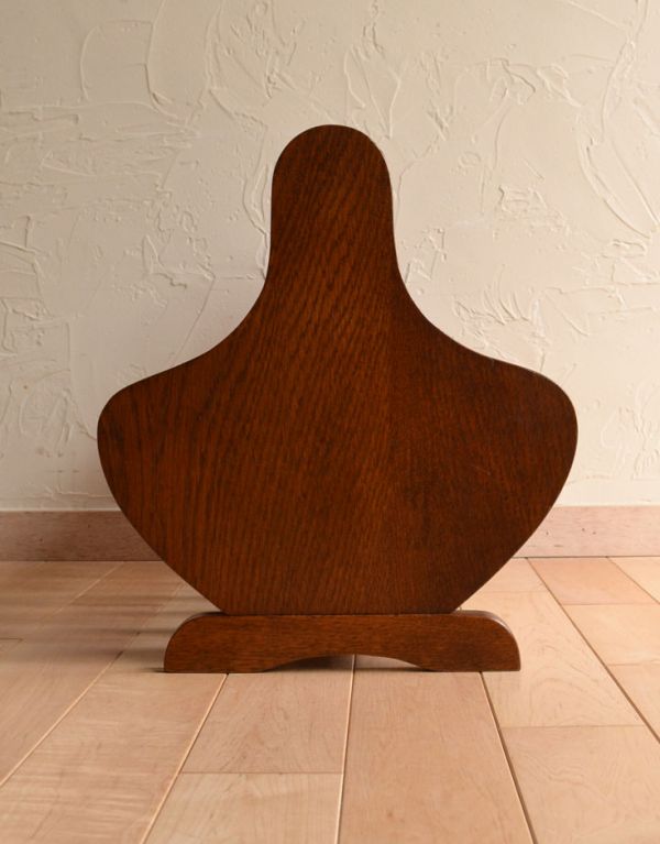 マガジンラック アンティーク家具 イギリスのアンティーク収納家具、小ぶりなマガジンラック。スマートなので、どこに置いても邪魔になることはありません。(j-1408-f)