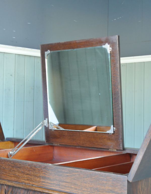 アンティーク家具　シンプルな英国アンティーク家具、オーク材の背が低いワードローブ。アンティークのミラーです。(j-1410-f)