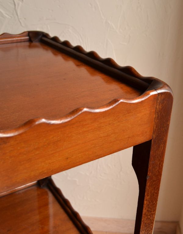 アンティークのワゴン・トローリー　アンティーク家具　キャスター付きのアンティーク家具、小ぶりなワゴン（トロリー）。きちんとメンテナンスしていますので、届いたその日からお使いいただけます。(j-1411-f)