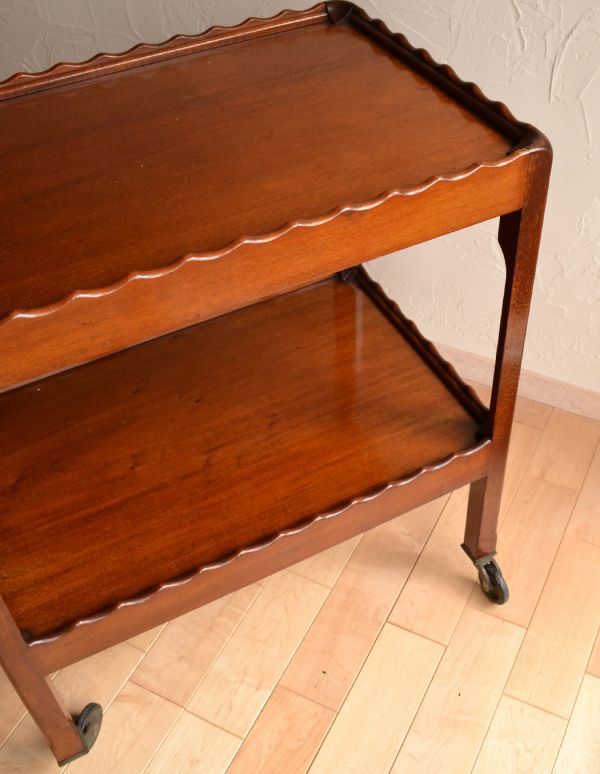 アンティークのワゴン・トローリー　アンティーク家具　キャスター付きのアンティーク家具、小ぶりなワゴン（トロリー）。ワゴンと言えば、やっぱりポットやジャー置き場。(j-1411-f)