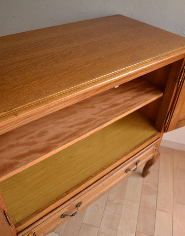 アンティーク家具　南フランスのアンティーク家具、リゾートチックなキャビネット。扉内も綺麗な状態です。(j-1414-f)