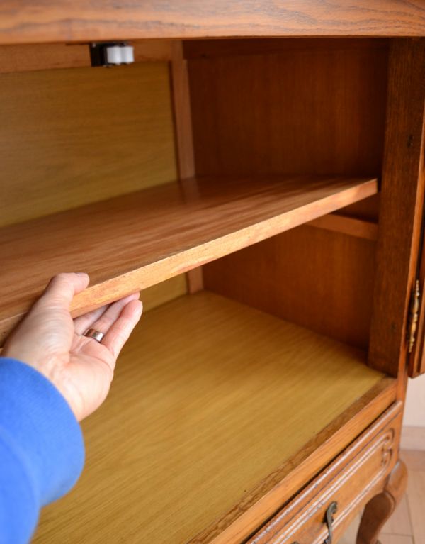 アンティーク家具　南フランスのアンティーク家具、リゾートチックなキャビネット。棚板は１枚。(j-1414-f)