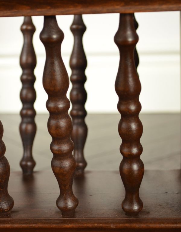 マガジンラック　アンティーク家具　アンティークの小さな収納家具、運びやすいマガジンラック。木の質感を感じながら使えます。(j-1417-f)