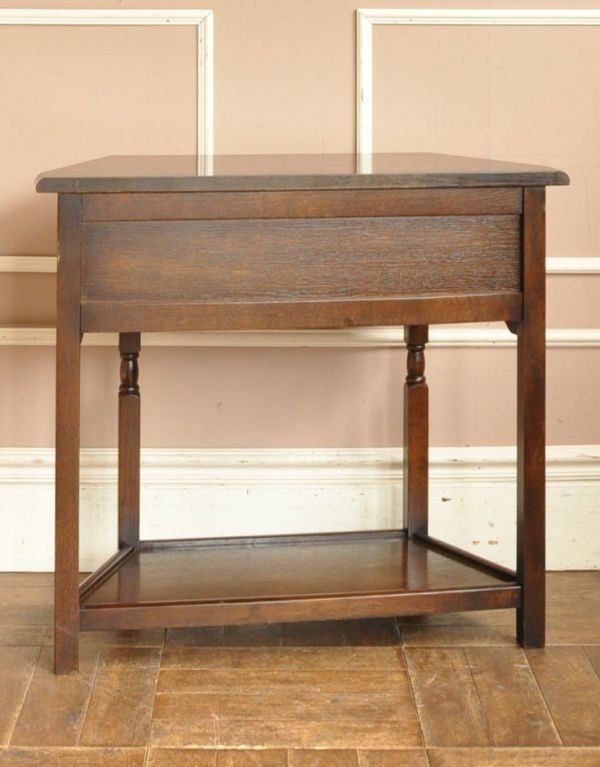 アンティーク家具　引き出しが付いた英国のアンティーク家具、コンソールテーブル。専門の職人によってお直ししていますが、アンティークは新品ではありません。(j-1426-f)