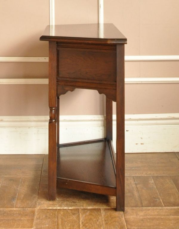 アンティーク家具　引き出しが付いた英国のアンティーク家具、コンソールテーブル。サイドはこんなにスッキリ！場所を取らないので使いやすいです。(j-1426-f)