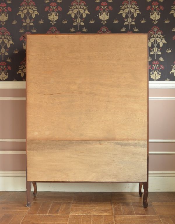 アンティーク家具　リビングで使えるフランスのゴージャスなアンティーク家具、ガラスキャビネット。キチンとメンテナンスしてあるので、裏側もキレイです。(j-1427-f)