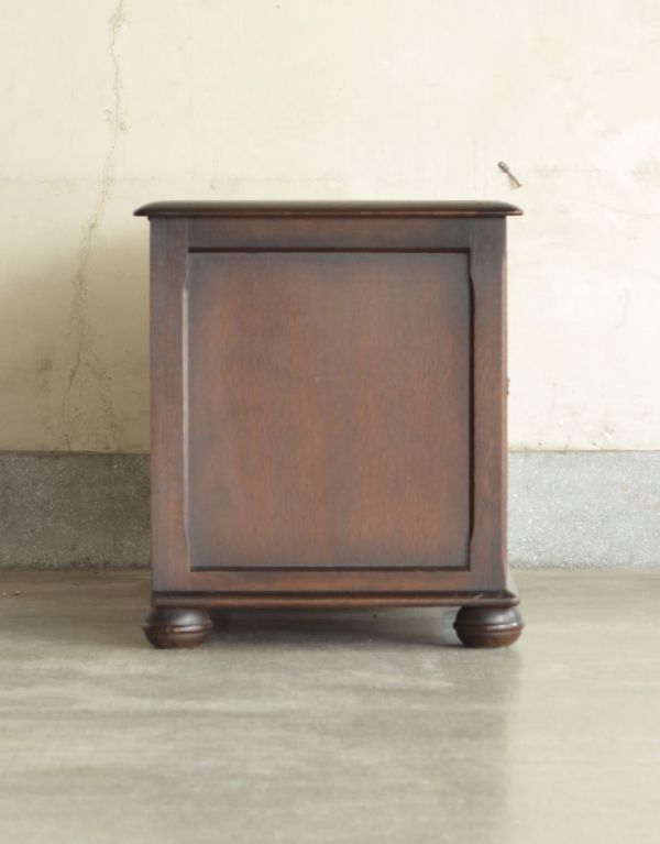 アンティーク家具　1930年代のアンティーク英国家具、オーク材のコファー（ベンチ）。サイドから見てもキレイです！どこから見てもかっこいいのでご安心くださいね。(j-1429-f)