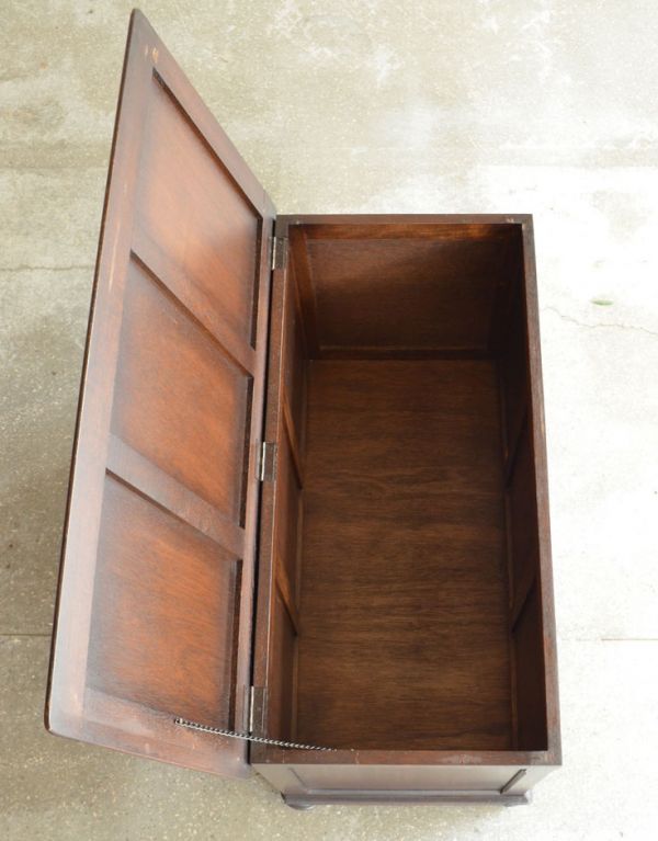 アンティーク家具　1930年代のアンティーク英国家具、オーク材のコファー（ベンチ）。フタを開くと・・・本やクッション、ブランケットなど、リビングで散らかっているものの収納に大助かり！内側も美しい状態です。(j-1429-f)