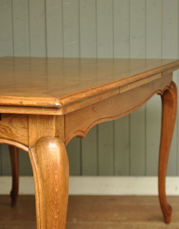 ロイドテーブル　アンティーク家具　フランスのキレイなアンティーク家具、伸張式のダイニングテーブル。メンテナンスをしてありますので、つなぎ目も美しいです。(j-1432-f)