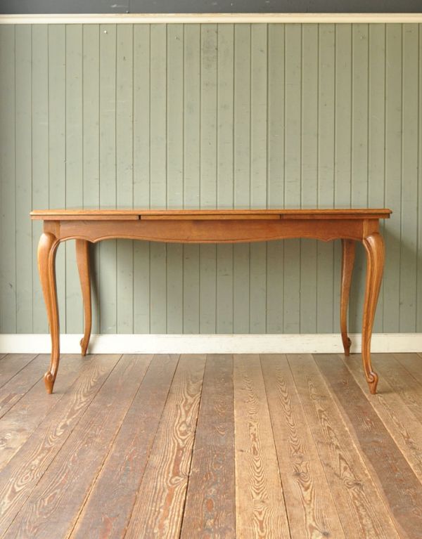 ロイドテーブル　アンティーク家具　フランスのキレイなアンティーク家具、伸張式のダイニングテーブル。脚がスッキリしているので、圧迫感がありません。(j-1432-f)