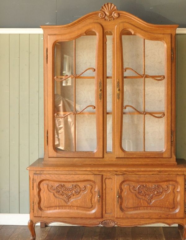 アンティークのキャビネット　アンティーク家具　フランスのゴージャスなアンティーク家具、食器棚になるガラスキャビネット。どんなものを飾っても、素敵に見えてしまうキャビネット。(j-1433-f)