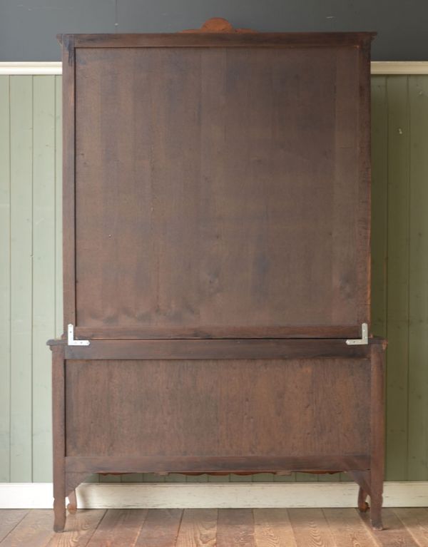 アンティークのキャビネット　アンティーク家具　フランスの華やかなアンティーク家具、大きなガラスキャビネット（食器棚）。しっかりメンテナンスしてあるので、裏側もキレイな状態です。(j-1434-f)