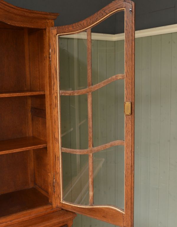 アンティークのキャビネット　アンティーク家具　フランスの華やかなアンティーク家具、大きなガラスキャビネット（食器棚）。アンティークのガラスがキレイに残っていました。(j-1434-f)