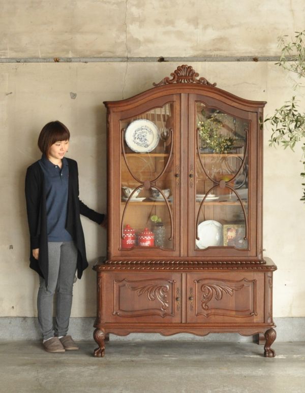 アンティークのキャビネット アンティーク家具 フランスのゴージャスなアンティーク家具、ガラスキャビネット(食器棚)。高級感たっぷりのガラスキャビネット。(j-1435-f)