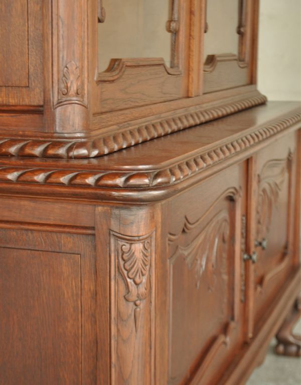 アンティークのキャビネット アンティーク家具 フランスのゴージャスなアンティーク家具、ガラスキャビネット(食器棚)。美しい彫にうっとり。(j-1435-f)