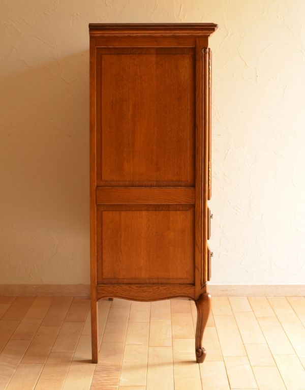 アンティーク家具　南フランスのアンティーク家具、収納力があるキャビネット。サイドも額縁みたいな高級感のある彫。(j-1440-f)