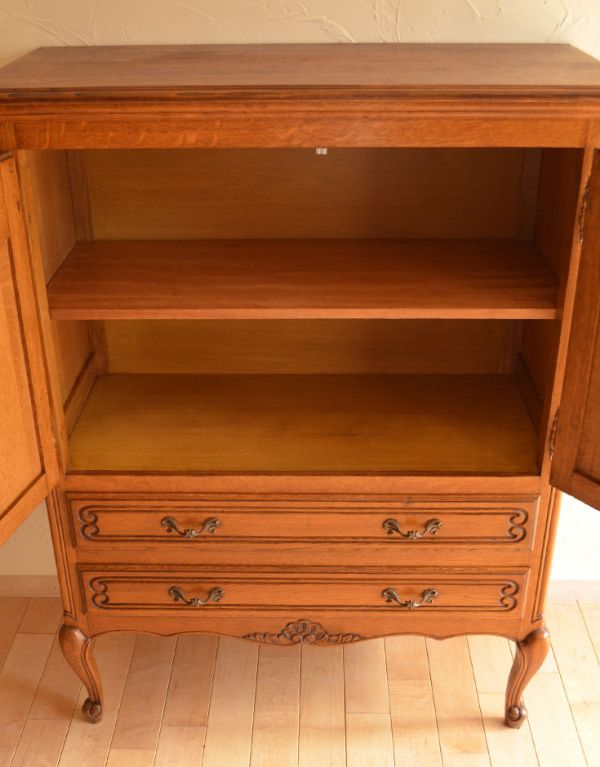 アンティーク家具　南フランスのアンティーク家具、収納力があるキャビネット。扉内も綺麗な状態です。(j-1440-f)