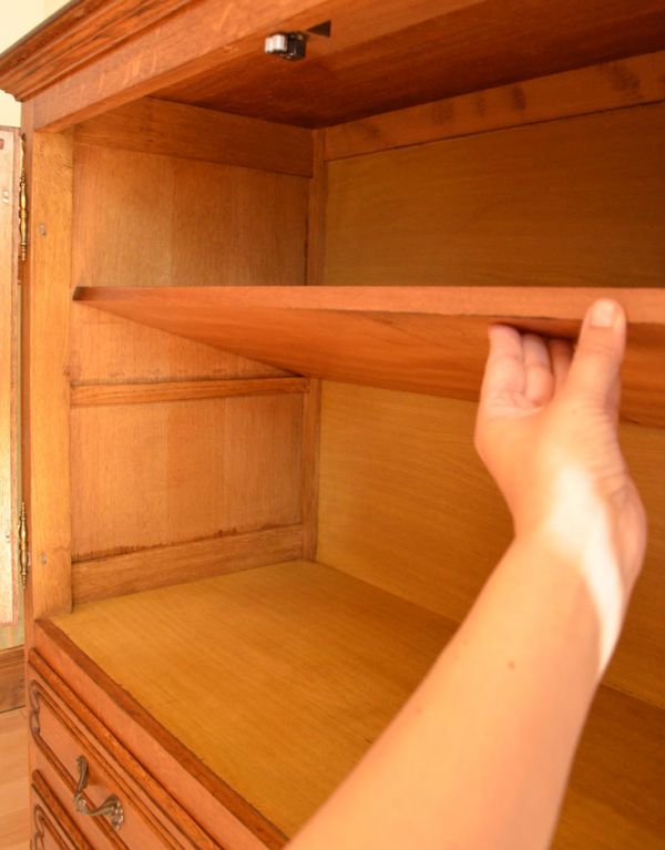 アンティーク家具　南フランスのアンティーク家具、収納力があるキャビネット。棚板は１枚。(j-1440-f)