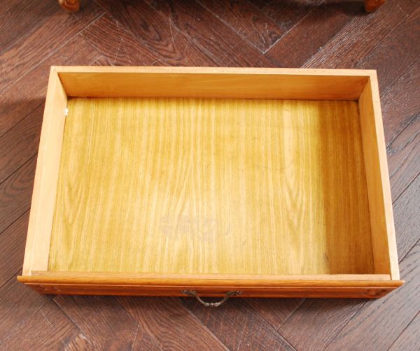 アンティーク家具 南フランスのアンティーク家具、彫がゴージャスなキャビネット。引き出しは1杯。(j-1441-f)