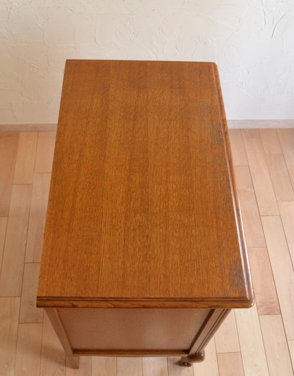 アンティーク家具 フランスの素敵なアンティーク家具、木製のキャビネット。天板もピカピカにお直ししました。(j-1442-f)