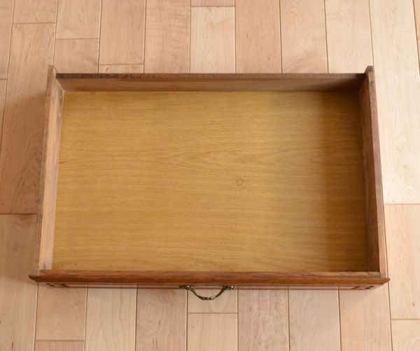 アンティーク家具 フランスの素敵なアンティーク家具、木製のキャビネット。引き出しは1杯。(j-1442-f)