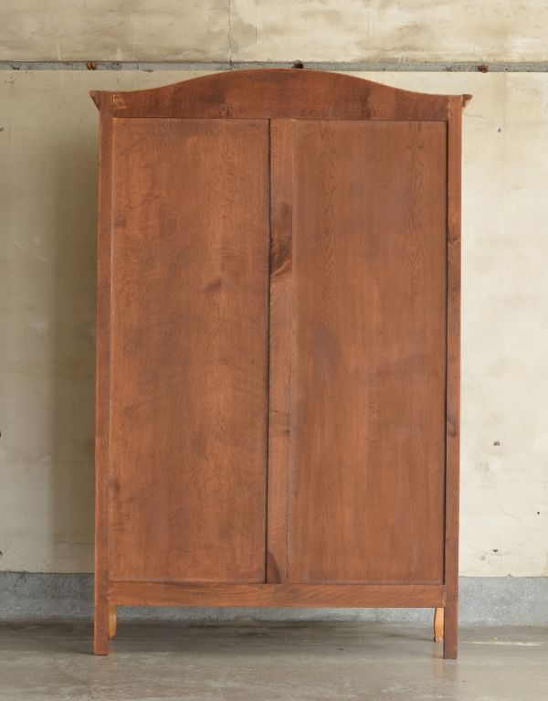 アンティークのキャビネット アンティーク家具 フランスのゴージャスなアンティーク家具、ガラスキャビネット(本棚)。しっかりメンテナンスしてあるので、裏側もキレイな状態です。(j-1446-f)