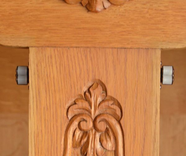 アンティークのキャビネット アンティーク家具 フランスのゴージャスなアンティーク家具、ガラスキャビネット(本棚)。扉にはローラーキャッチャーが付けてあるので、開け閉めはスムーズです。(j-1446-f)