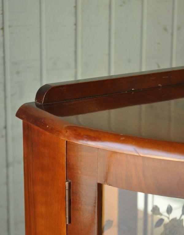 アンティークのキャビネット アンティーク家具 ミラーにお花の模様がたっぷりのアンティーク家具、イギリスのガラスキャビネット。和室にも合う上品な茶色です。(j-1447-f)