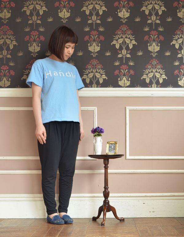 ロイドテーブル　アンティーク家具　英国の優雅なアンティーク家具、品のあるティーテーブル（オケージョナルテーブル）。玄関で花器を飾ったり、ソファの前に持ってくれば、ちょうどいいサイドテーブルに。(j-1453-f)