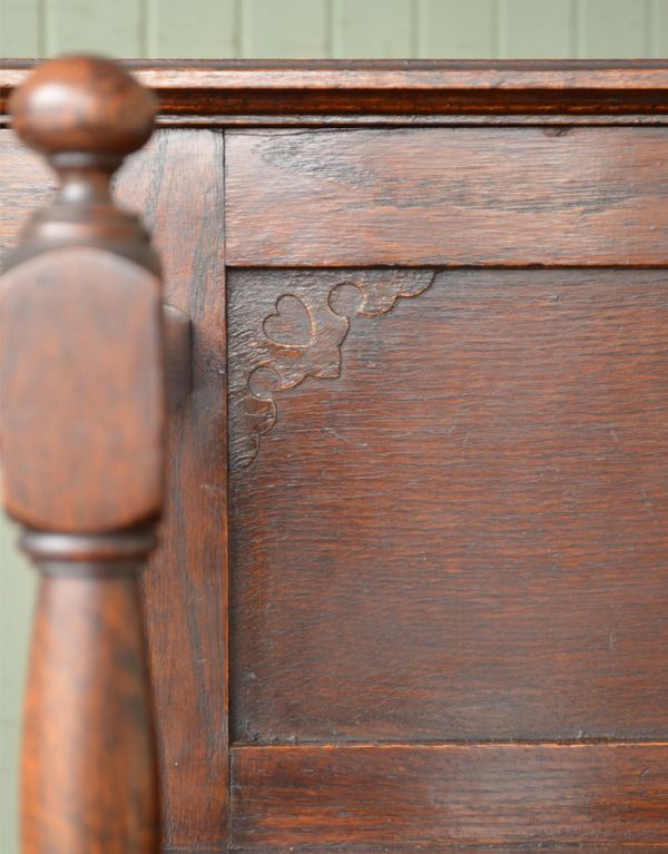 ロイドルームボックス アンティーク家具 英国らしい紳士のアンティークホールスタンド、ベンチ付のステッキスタンド(傘立て)。年月を経て味わい深い色になりました。(j-1456-f)