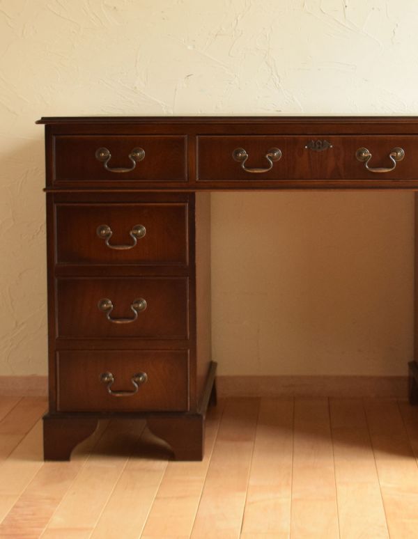 ロイドテーブル　アンティーク家具　書斎で楽しむ英国アンティークのデスク、大人の勉強机。リビングの片隅に置けば、書き物からアイロンまで何でも使える家事コーナーを作れます。(j-1461-f)