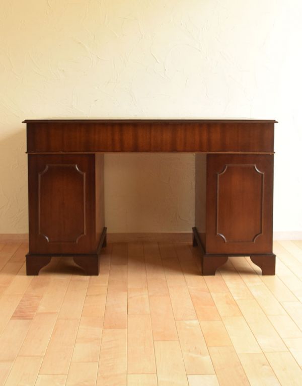 ロイドテーブル　アンティーク家具　書斎で楽しむ英国アンティークのデスク、大人の勉強机。きちんとメンテナンスしているので、裏から見てもキレイな状態です。(j-1461-f)