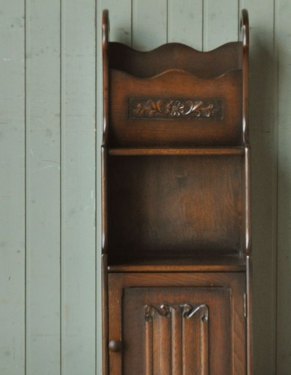 マガジンラック　アンティーク家具　英国スタイルのアンティーク家具、棚が付いたマガジンラック。落ち着いたオーク材の木目は、和室にも合います。(j-1463-f)