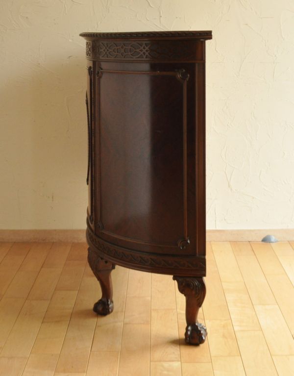 アンティークのキャビネット アンティーク家具 イギリスのアンティーク家具、ハーフムーンのコンソールキャビネット。横から見るとスッキリしているんですよ。(j-1464-f)