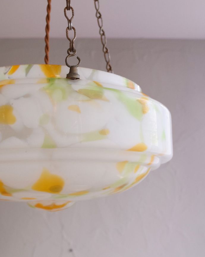 シャンデリア　照明・ライティング　マーブルガラスが美しいアンティークハンギングボウル（Ｅ26球付） 。マーブル状にオレンジ色が入って、柔らかな雰囲気に仕上がっています。(j-147-z)