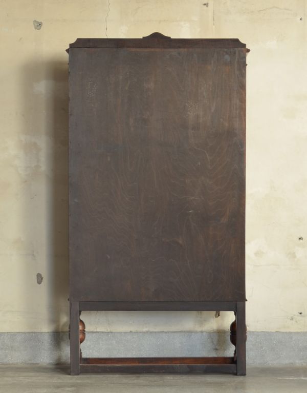 アンティークのキャビネット　アンティーク家具　書斎にピッタリのアンティーク家具、英国輸入のブックケース（本棚）。キチンとメンテナンスしてあるので、裏側もキレイです。(j-1470-f)