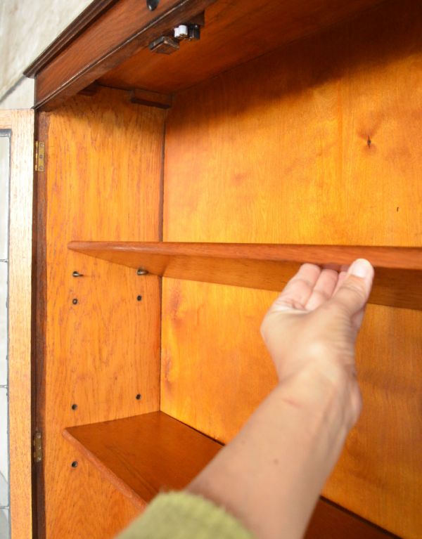 アンティークのキャビネット　アンティーク家具　書斎にピッタリのアンティーク家具、英国輸入のブックケース（本棚）。棚板は取り外すことも可能です。(j-1470-f)