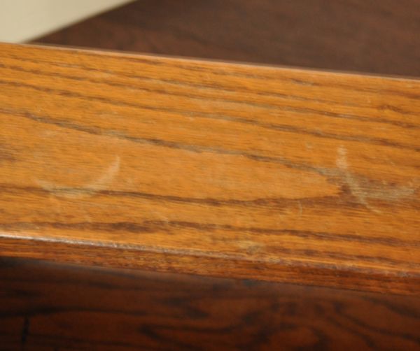 マガジンラック　アンティーク家具　サイドの彫が美しいイギリスアンティーク家具、便利なマガジンラック。一部にキズがございます。(j-1472-f)