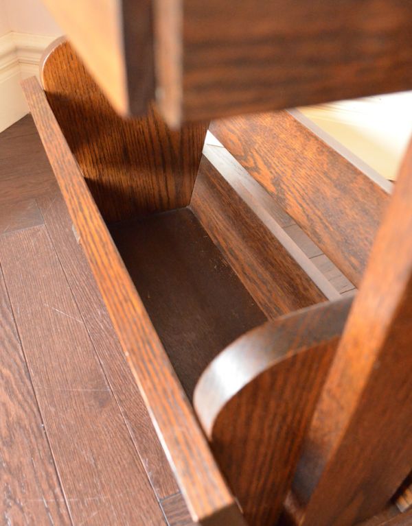 マガジンラック アンティーク家具 サイドテーブルにもなる引き出し付きのアンティークのマガジンラック。中までしっかりとお手入れしています。(j-1474-f)