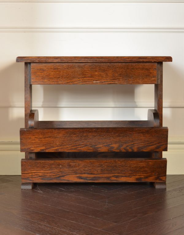 マガジンラック アンティーク家具 サイドテーブルにもなる引き出し付きのアンティークのマガジンラック。きちんとメンテナンスしてあるので、裏側もキレイです。(j-1474-f)