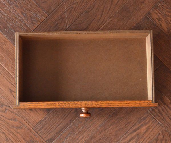 マガジンラック アンティーク家具 サイドテーブルにもなる引き出し付きのアンティークのマガジンラック。引き出しは1杯。(j-1474-f)