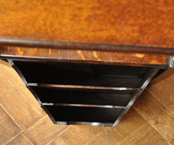 アンティークのキャビネット　アンティーク家具　ツイストデザインを取り入れた英国家具、たっぷり収納のアンティークマガジンラック。回転させるとこのようにポケット式の収納が出てきます。(j-1477-f)