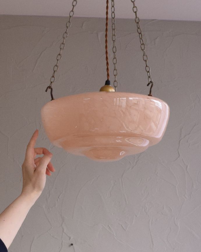 シャンデリア 照明・ライティング マーブルピンクが可愛いアンティークハンギングボウル(E26球付)。とっても美しい照明の明かりでお部屋に安らぎをプラス。(j-148-z)