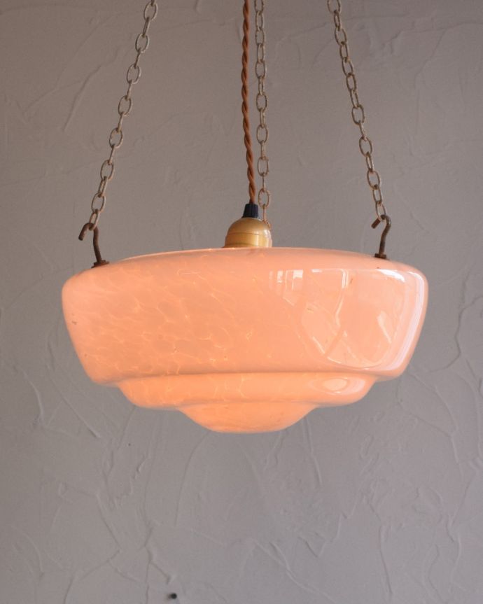 シャンデリア 照明・ライティング マーブルピンクが可愛いアンティークハンギングボウル(E26球付)。存在感のある大きさなので、リビングや寝室など、どこでもオシャレに使えます。(j-148-z)