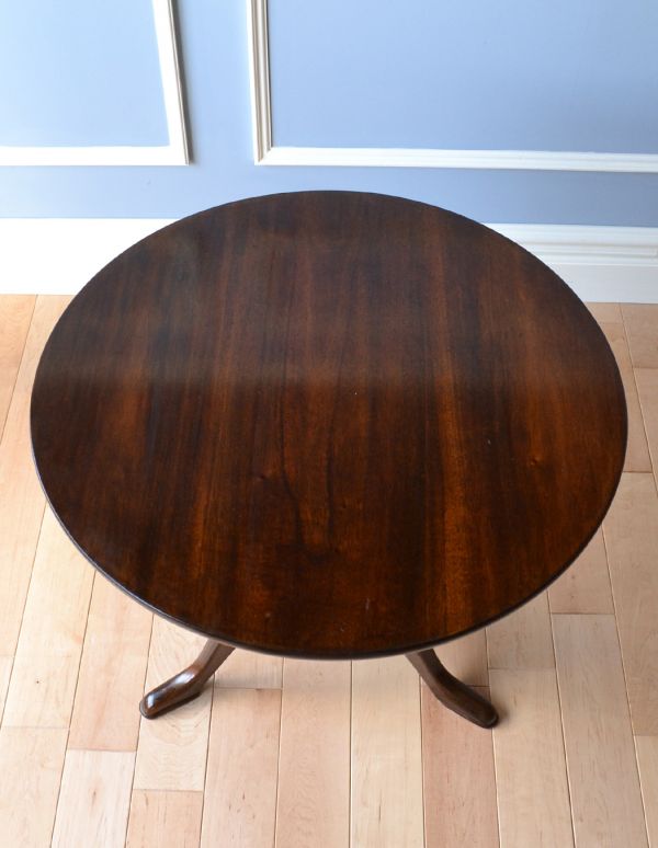 ロイドテーブル　アンティーク家具　イギリスのアンティーク家具、便利なティーテーブル（オケージョナルテーブル）。天板もキレイに仕上げました。(j-1483-f)