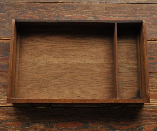 ロイドテーブル アンティーク家具 英国らしいアンティーク家具、お洒落なゲームテーブル(デスク)。引き出しがついています。(j-1484-f)